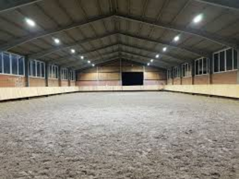 Kleine Halle (20mx40m) Kleine Halle (20mx40m)