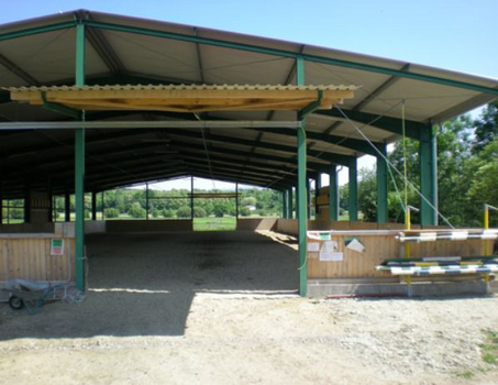 Überdachter Aussenplatz Überdachter Aussenplatz